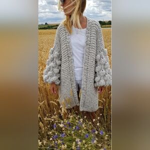 Bubble Sleeve Gray Chunky Knit Long Line Cardigan. Size: M/L.